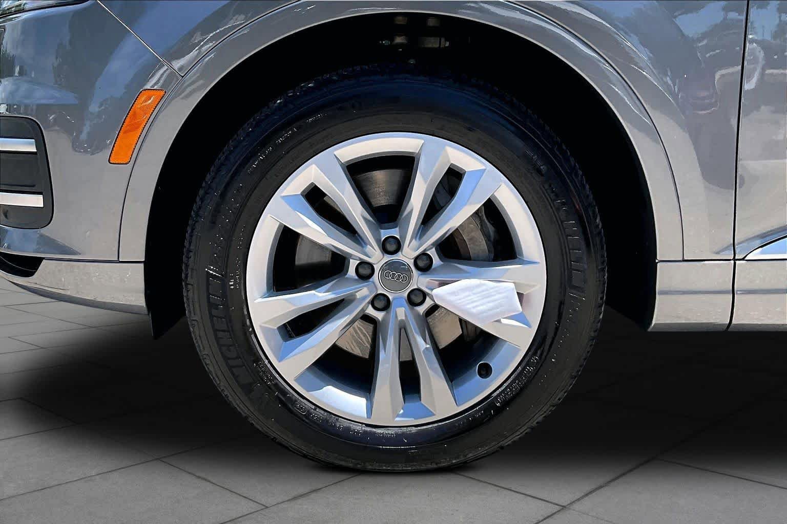 Used 2017 Audi Q7 3.0T Premium Plus AWD/4WD image 11