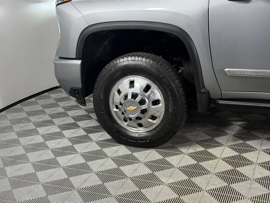 Used 2024 Chevrolet Silverado 3500 High Country w/ Technology Package AWD/4WD image 15