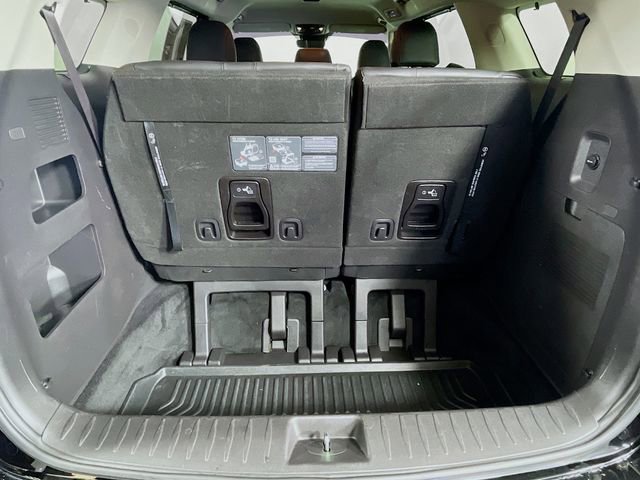 Used 2024 Kia Carnival EX image 27