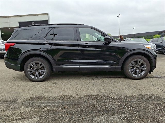 Used 2023 Ford Explorer XLT w/ Equipment Group 202A AWD/4WD image 7
