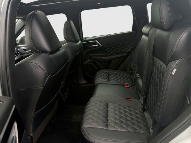 Used 2023 Mitsubishi Outlander SEL FWD image 32