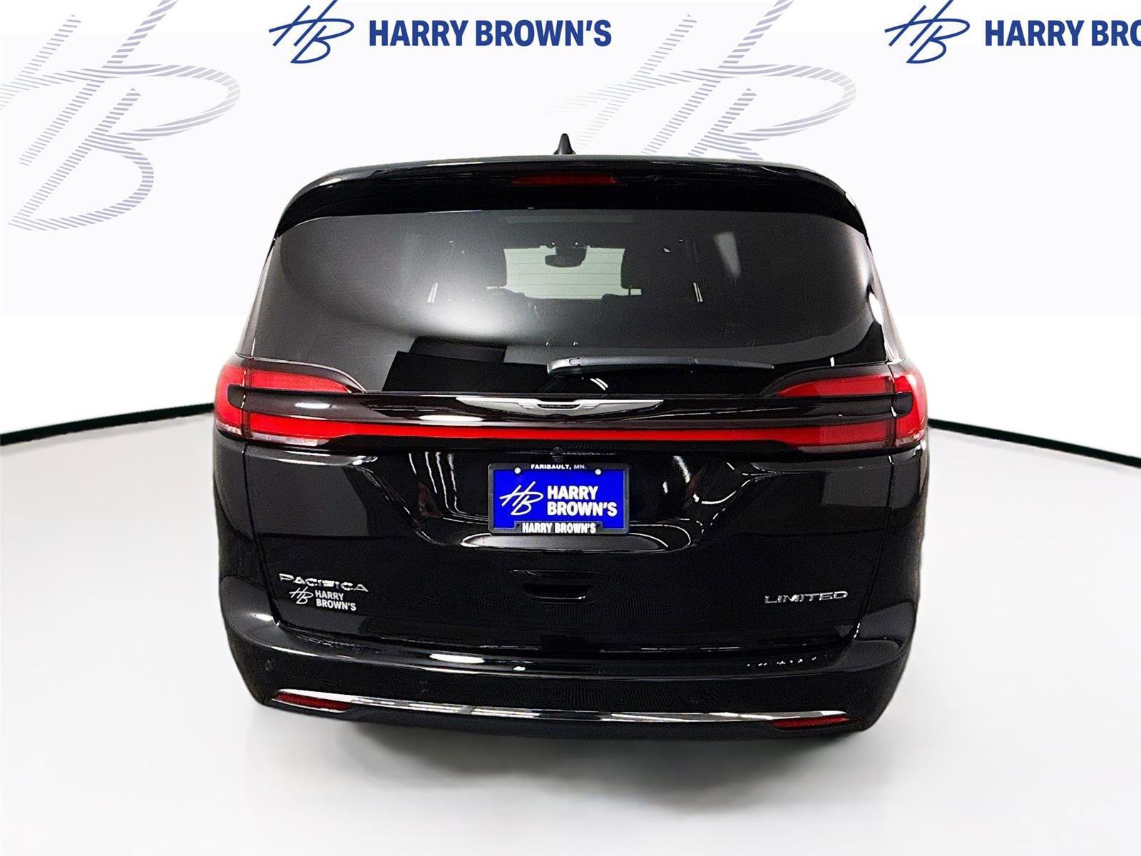 New 2026 Chrysler Pacifica Limited FWD image 33