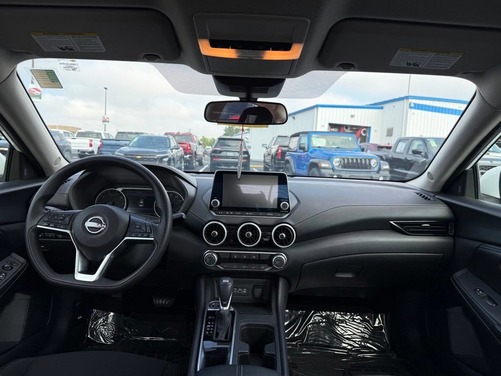 Used 2025 Nissan Sentra SV FWD image 10