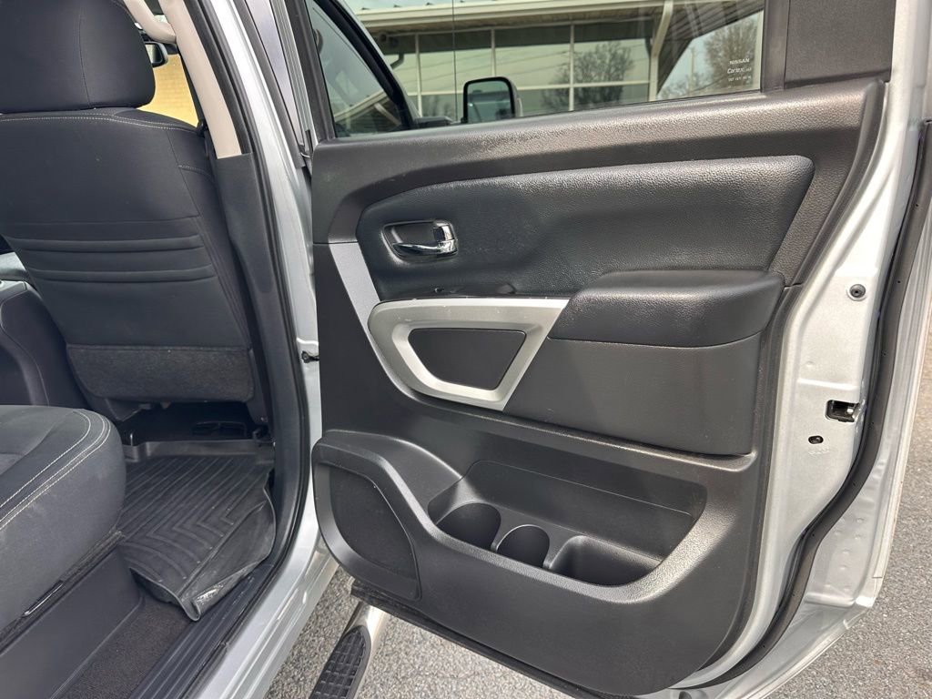 Used 2018 Nissan Titan SV w/ SV Convenience Package image 21