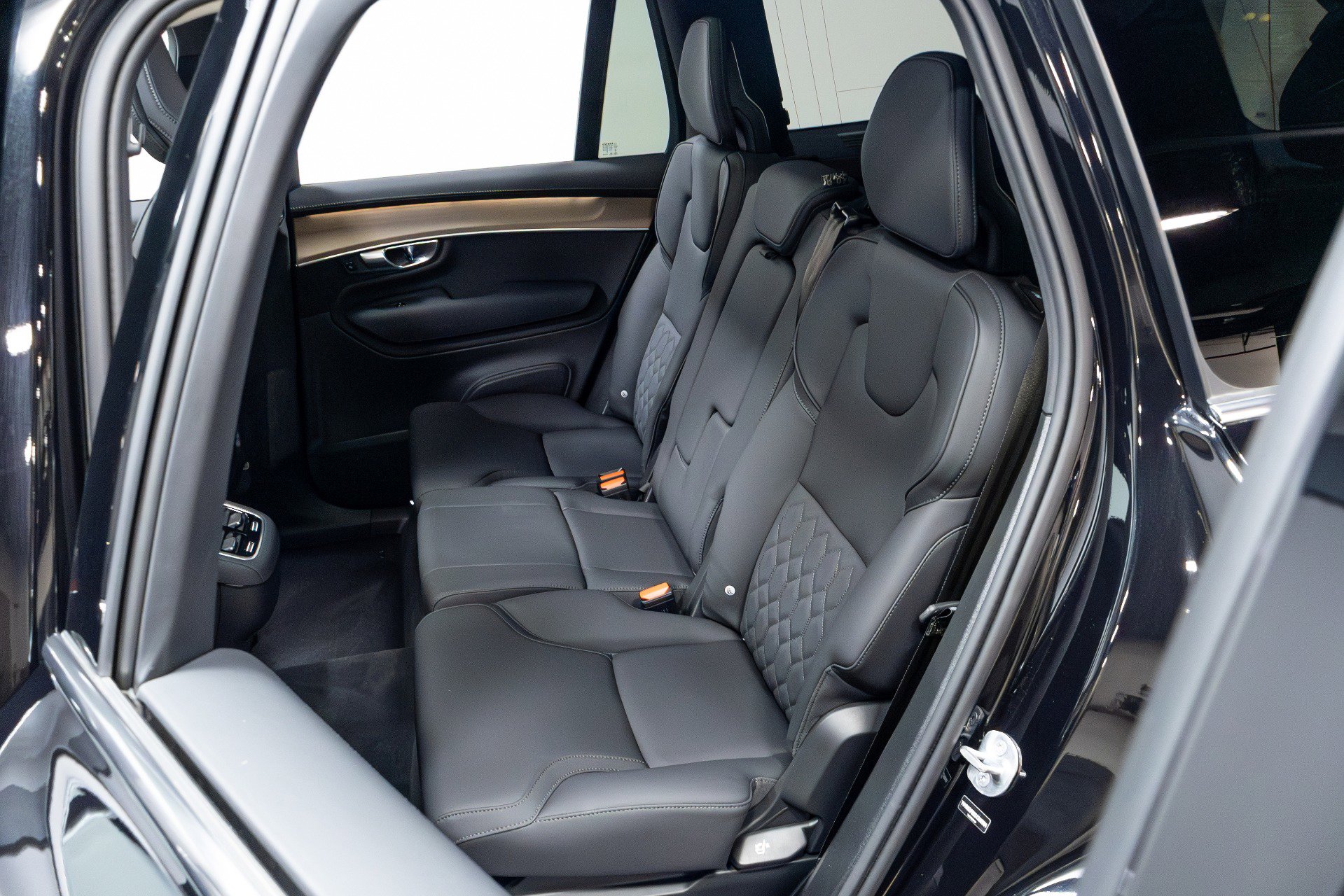 Used 2025 Volvo XC90 B6 Plus image 39