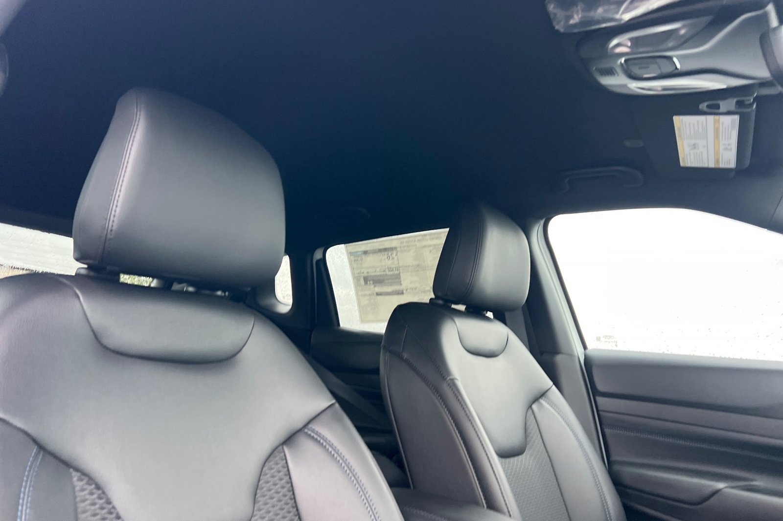 New 2026 Jeep Compass Latitude image 15