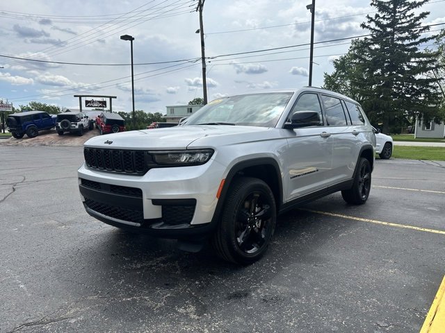 New 2025 Jeep Grand Cherokee L Altitude image 5