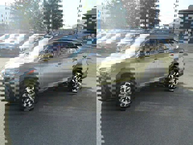 Used 2023 Subaru Outback Premium image 3