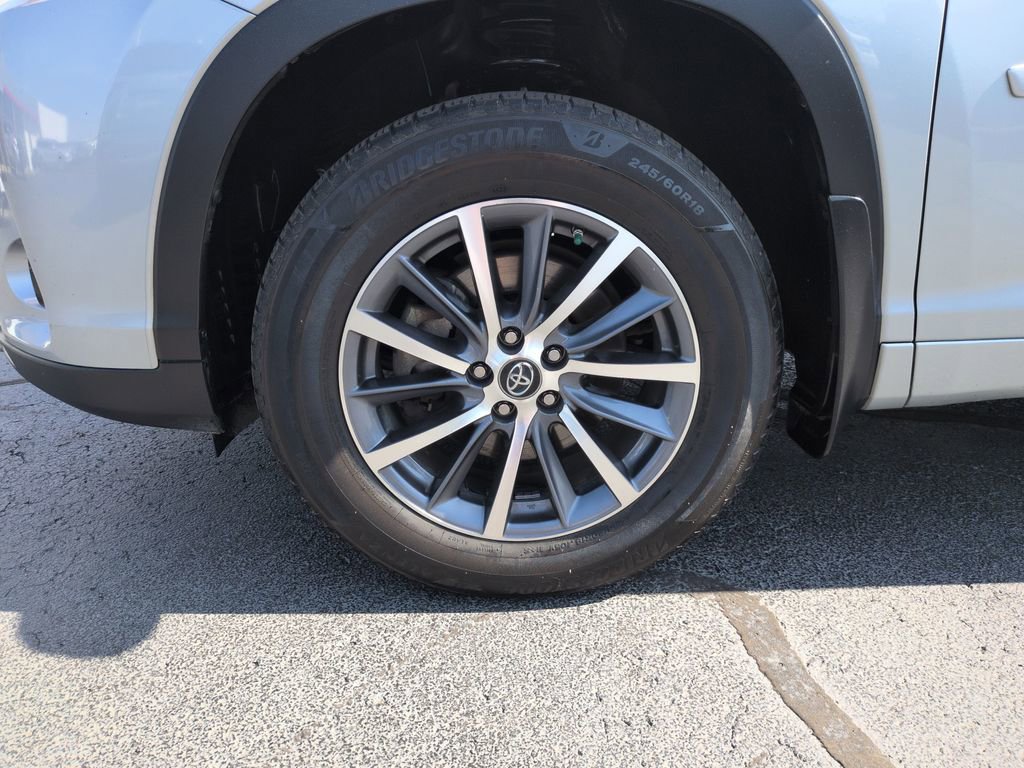 Used 2018 Toyota Highlander XLE AWD/4WD image 27