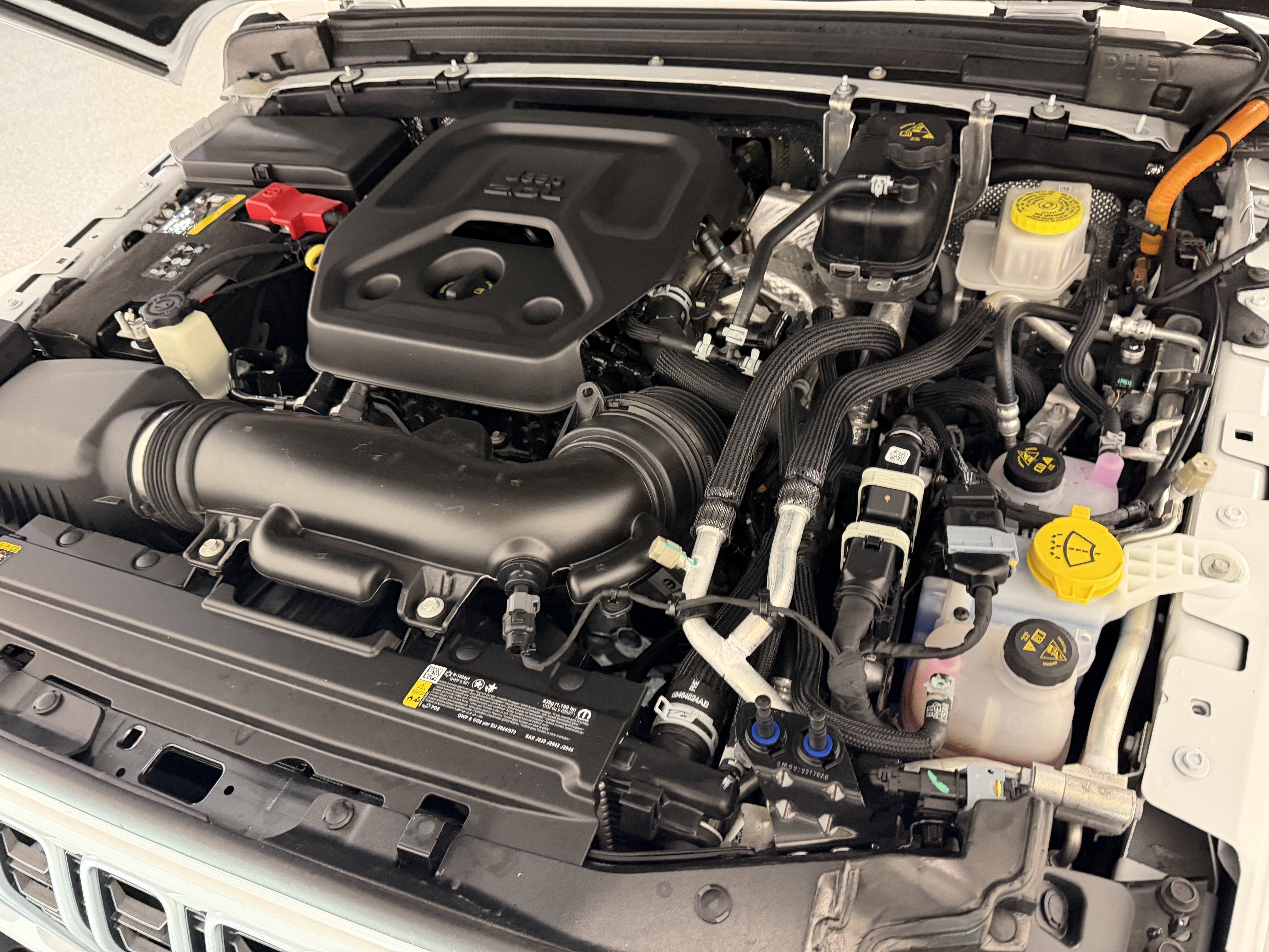 Used 2025 Jeep Wrangler Sahara 4xe w/ Safety Group image 32