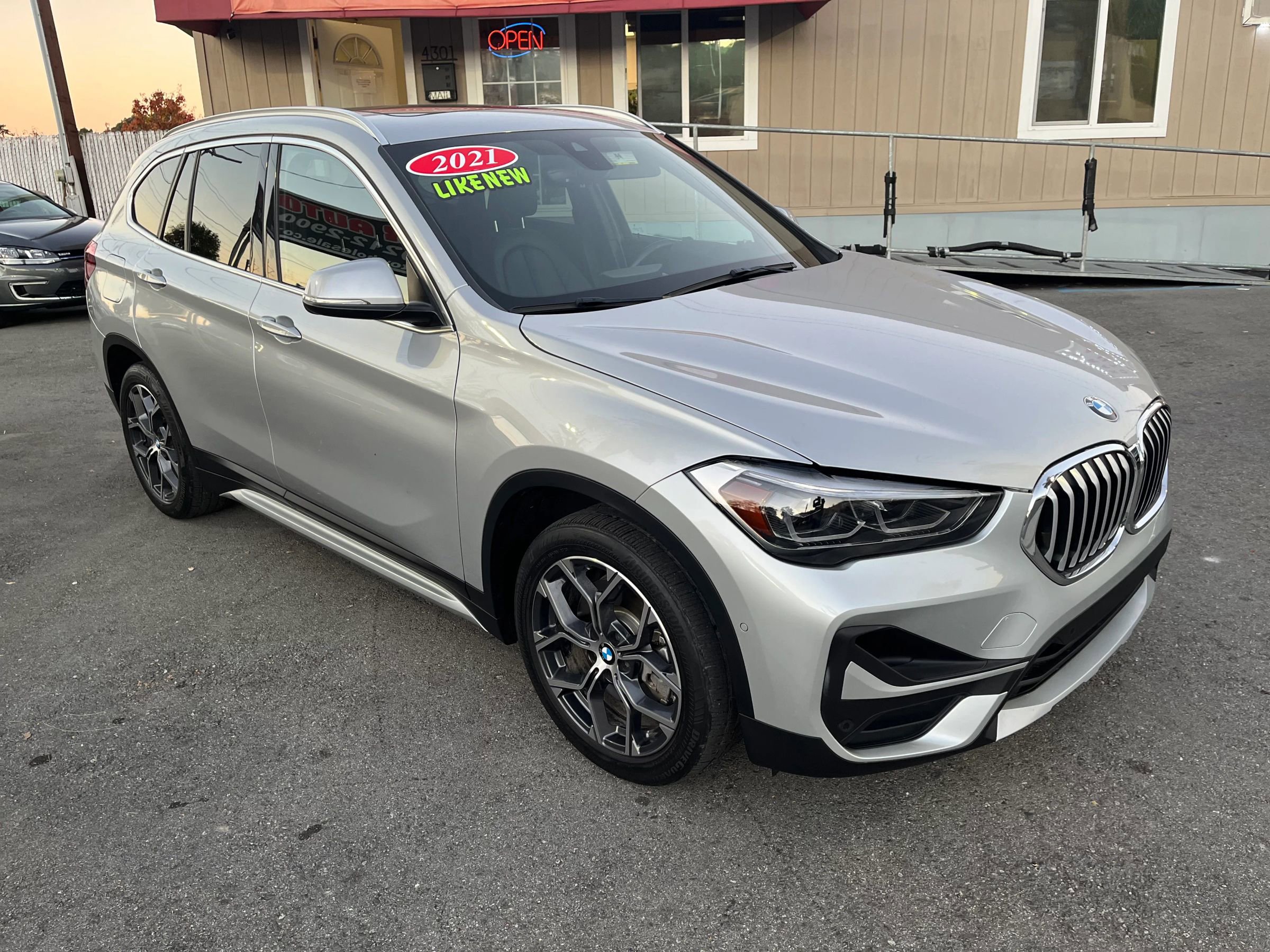 Used 2021 BMW X1 xDrive28i w/ Premium Package image 1