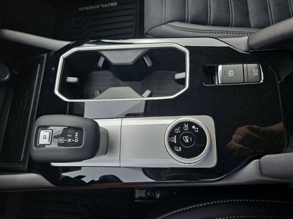 New 2025 Mitsubishi Outlander SE image 29