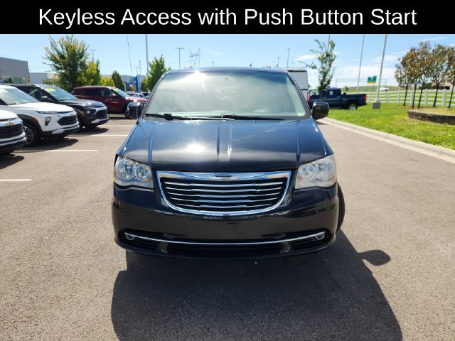 Used 2013 Chrysler Town & Country Touring FWD image 2