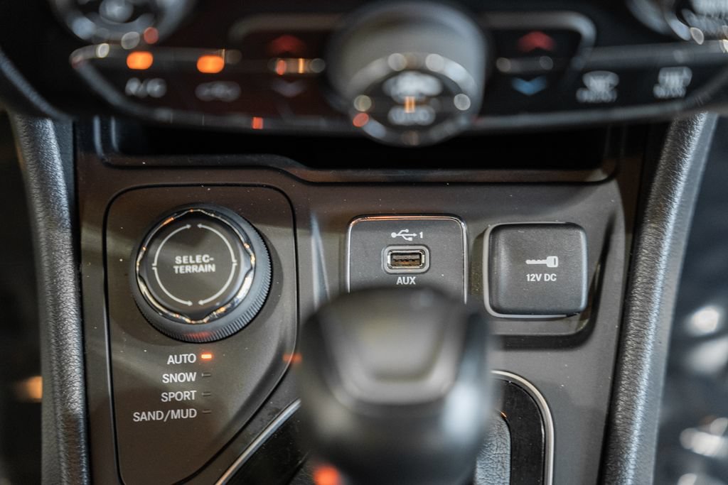 Certified 2023 Jeep Cherokee Altitude Lux AWD/4WD image 25