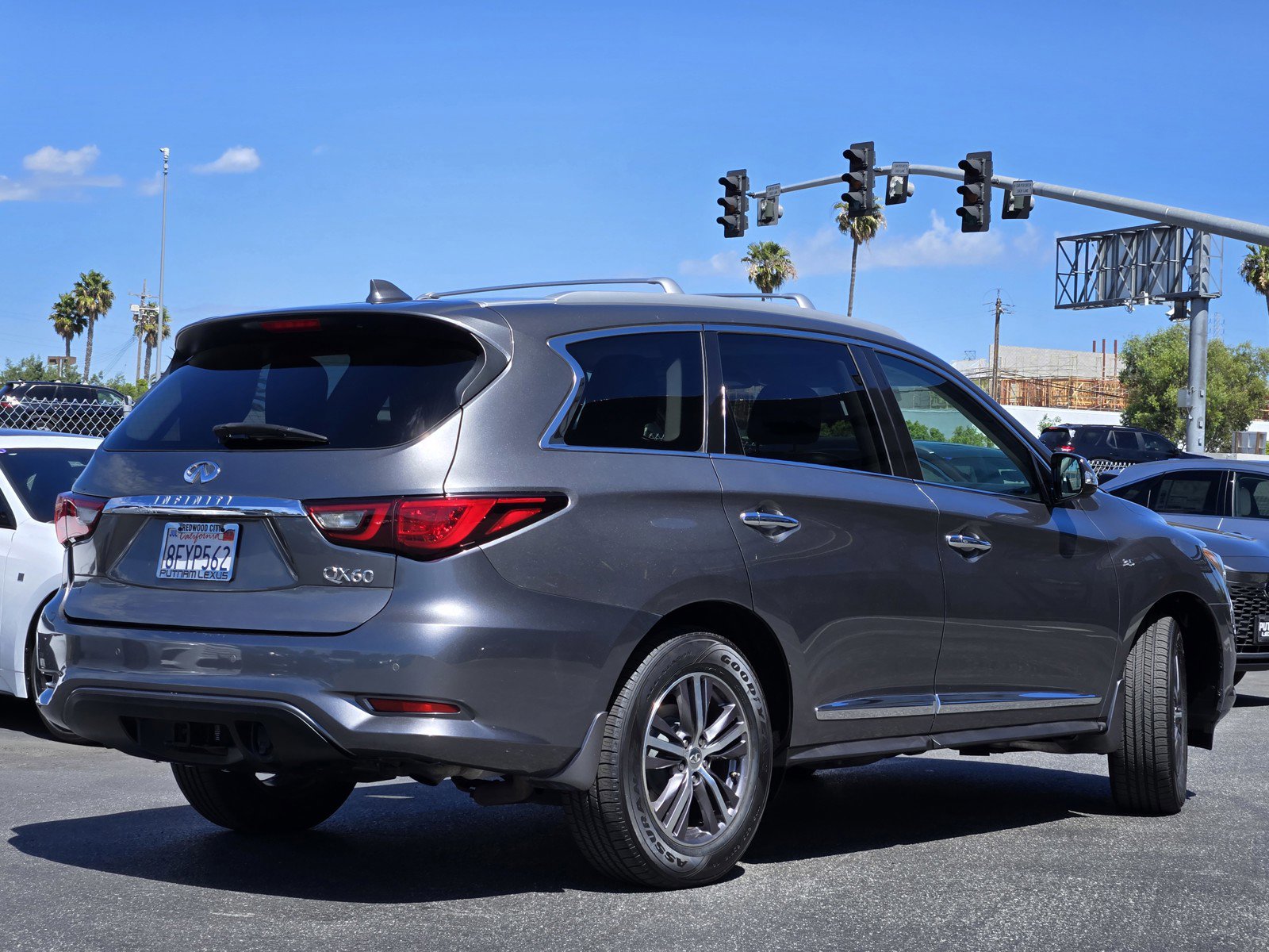 Used 2018 INFINITI QX60 AWD w/ Premium Plus Package image 4