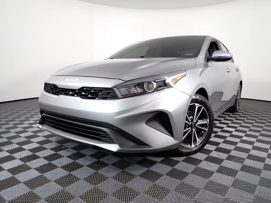 Used 2023 Kia Forte LXS w/ LXS Technology Package FWD image 2