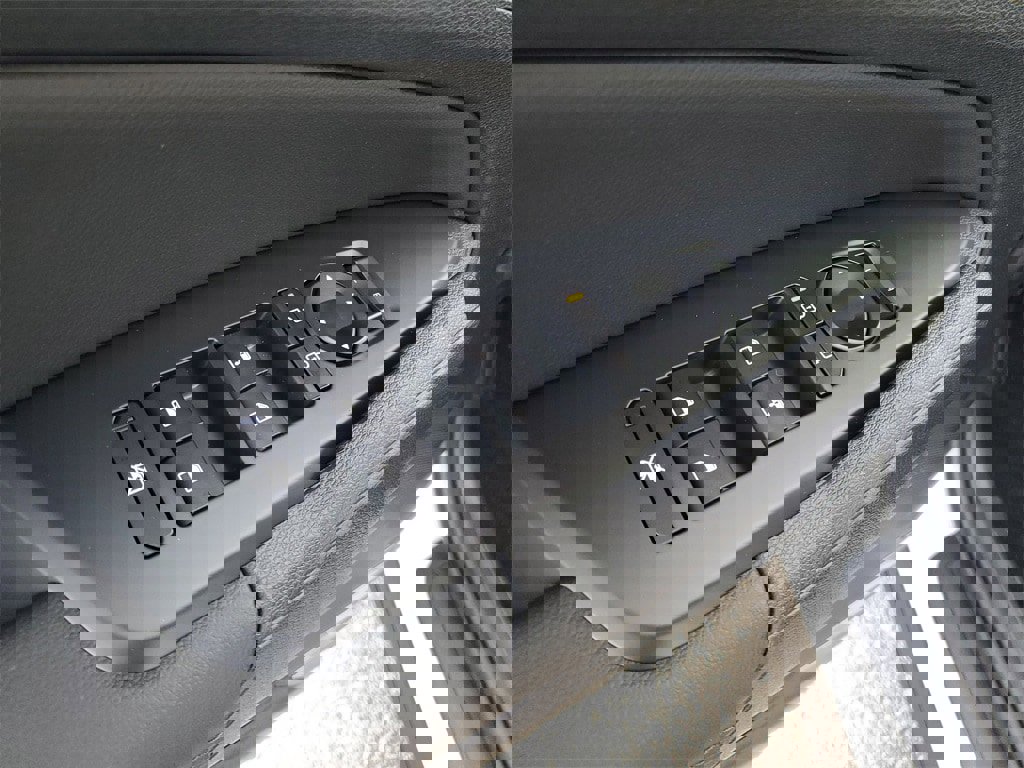 New 2026 Kia Sportage EX image 9