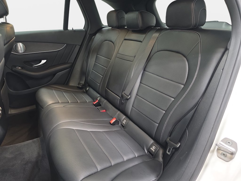 Used 2020 Mercedes-Benz GLC 300 4MATIC image 13
