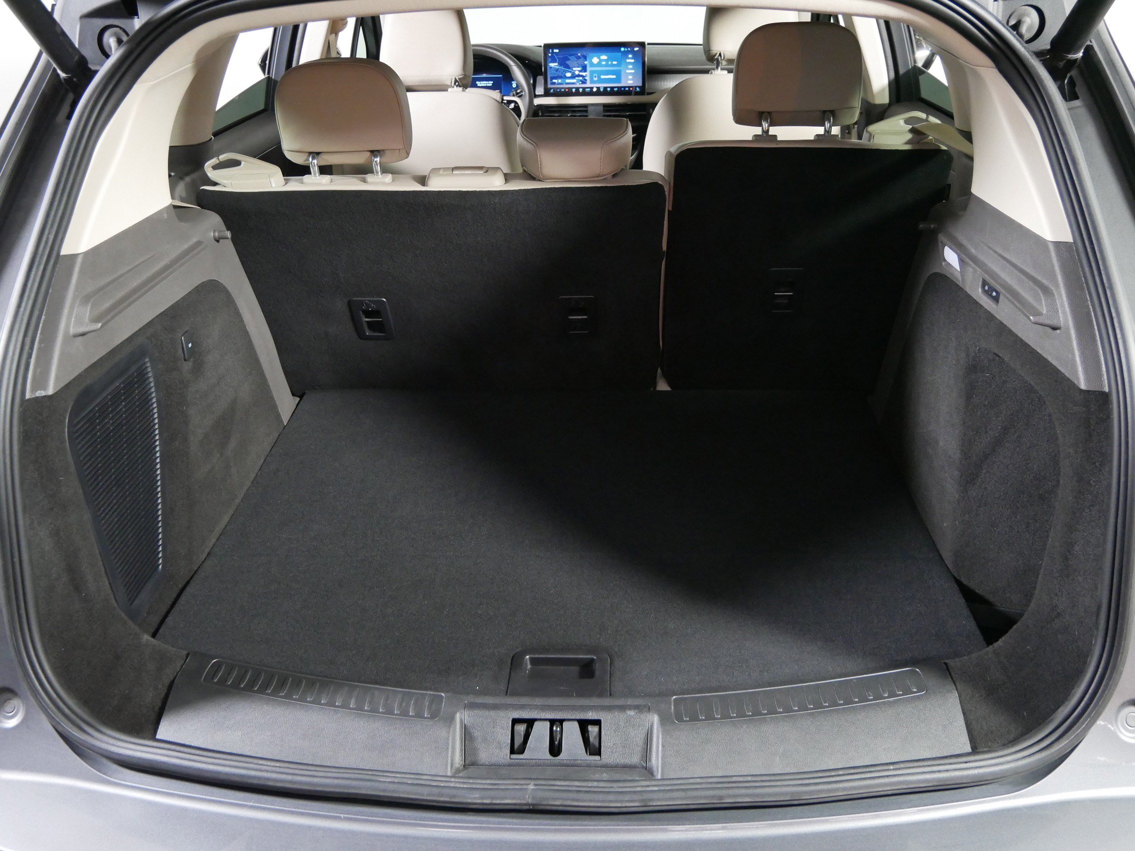 Used 2024 Lincoln Corsair Premiere w/ Equipment Group 101A image 18