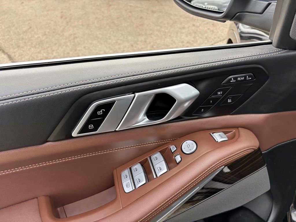 Certified 2025 BMW X7 xDrive40i image 12