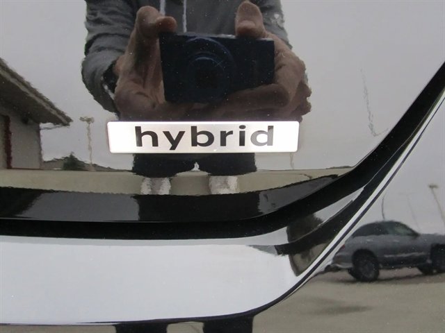 Used 2025 Hyundai Elantra Limited FWD image 18