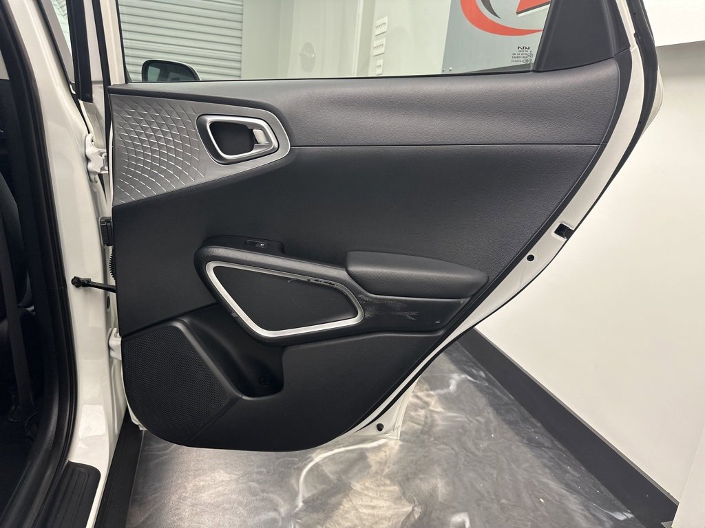 Used 2022 Kia Soul LX image 12