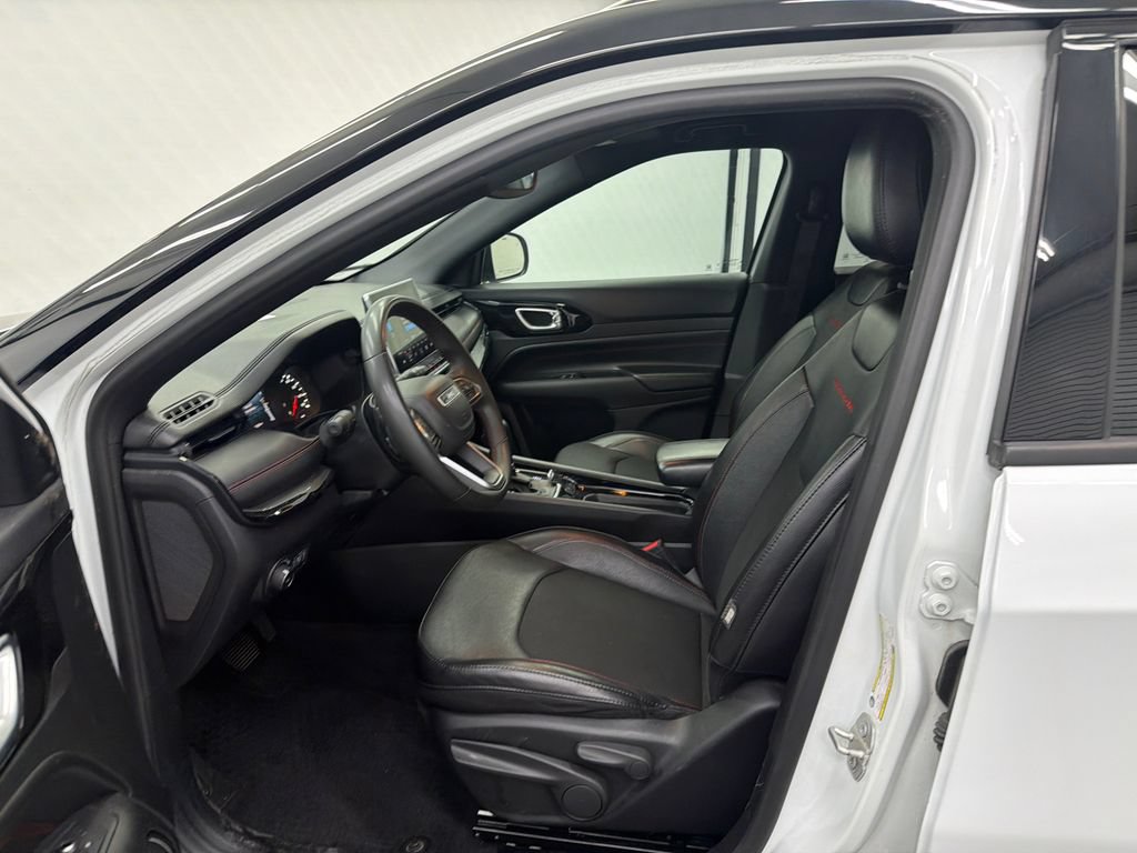 Used 2023 Jeep Compass Trailhawk AWD/4WD image 9