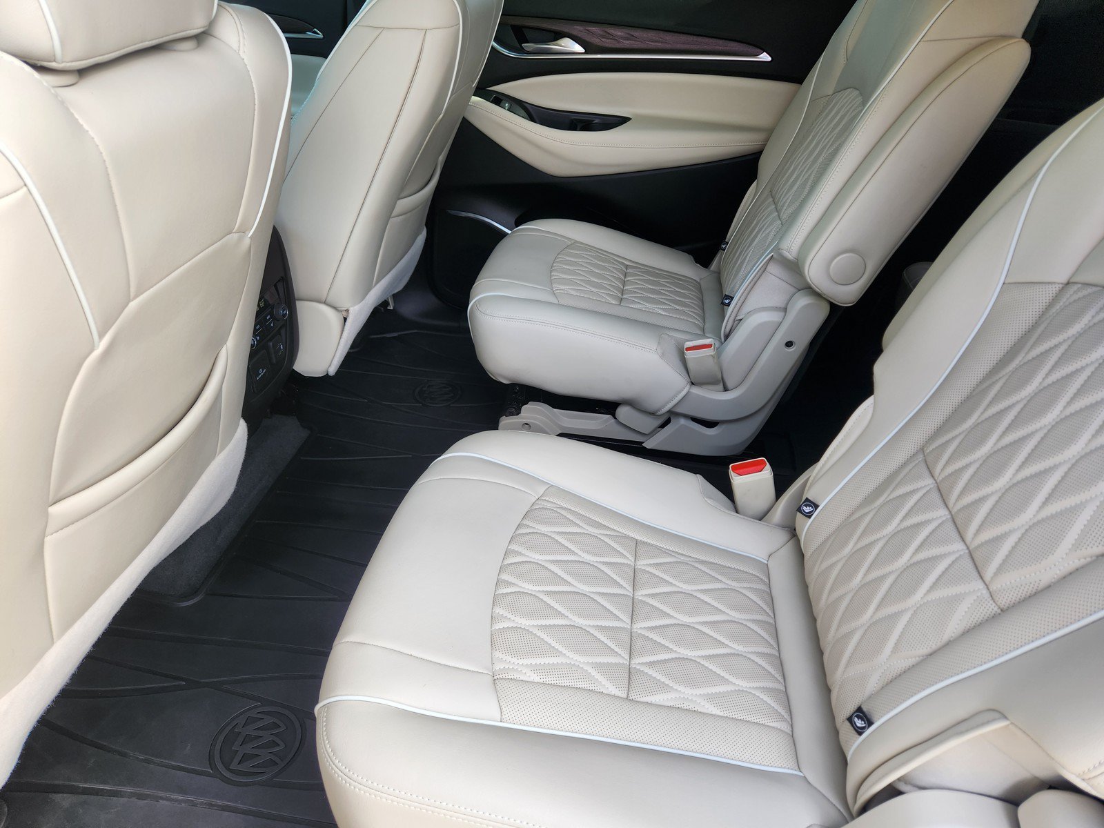 Used 2023 Buick Enclave Avenir w/ Avenir Technology Package FWD image 13