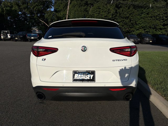 Used 2023 Alfa Romeo Stelvio Sprint AWD/4WD image 7