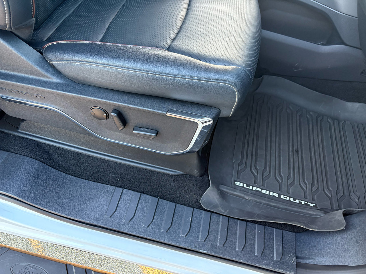 Used 2023 Ford F350 Lariat image 50