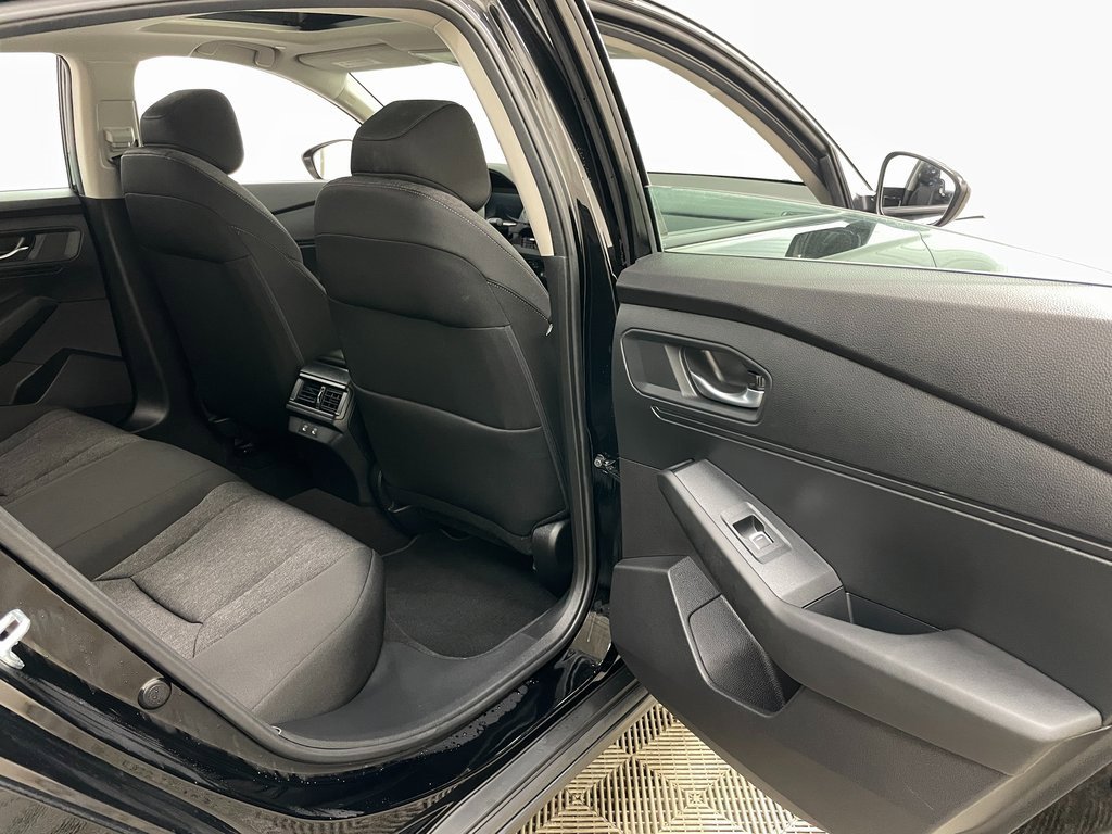 Used 2025 Honda Accord SE image 39