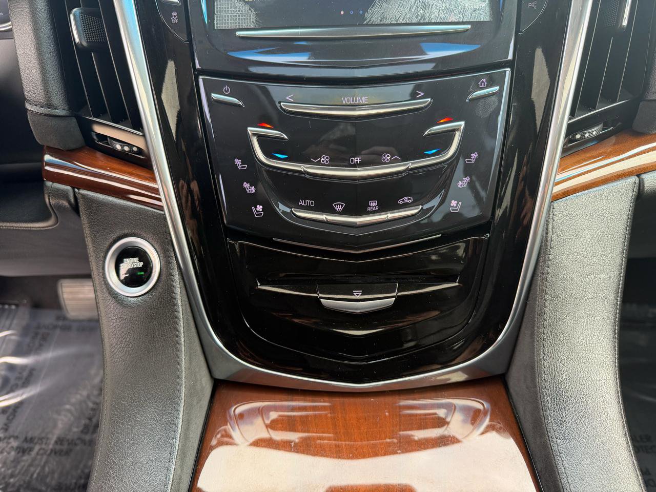 Used 2018 Cadillac Escalade ESV Luxury AWD/4WD image 14