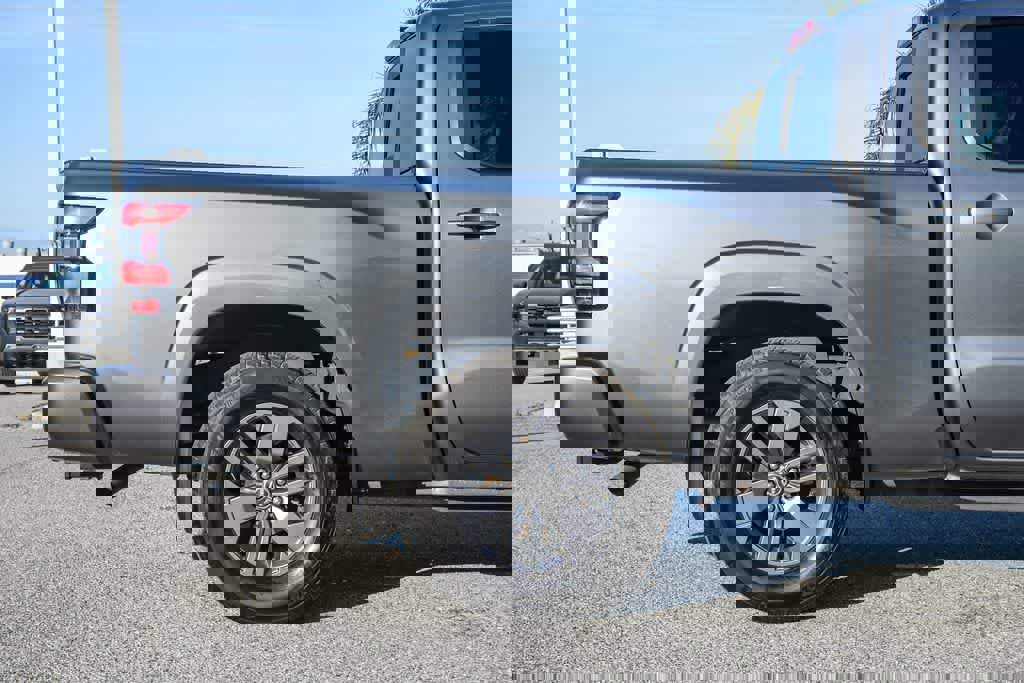 Used 2025 Nissan Frontier SV w/ SV Convenience Package image 10