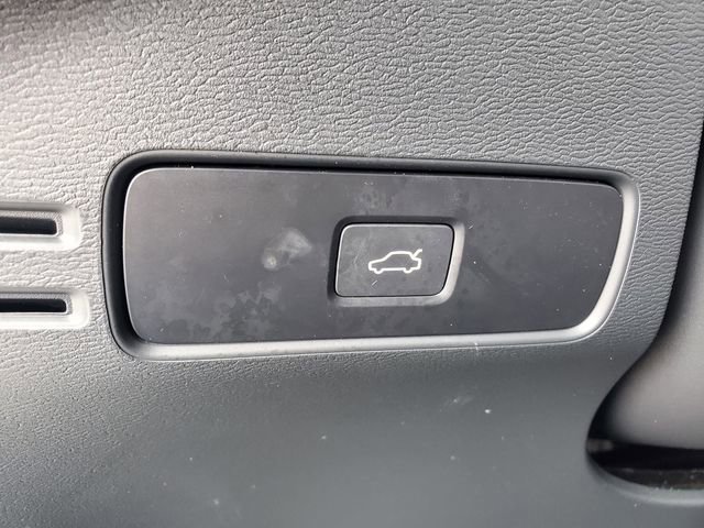 Certified 2025 Volvo XC40 B5 Ultra w/ Protection Package Premier AWD/4WD image 17
