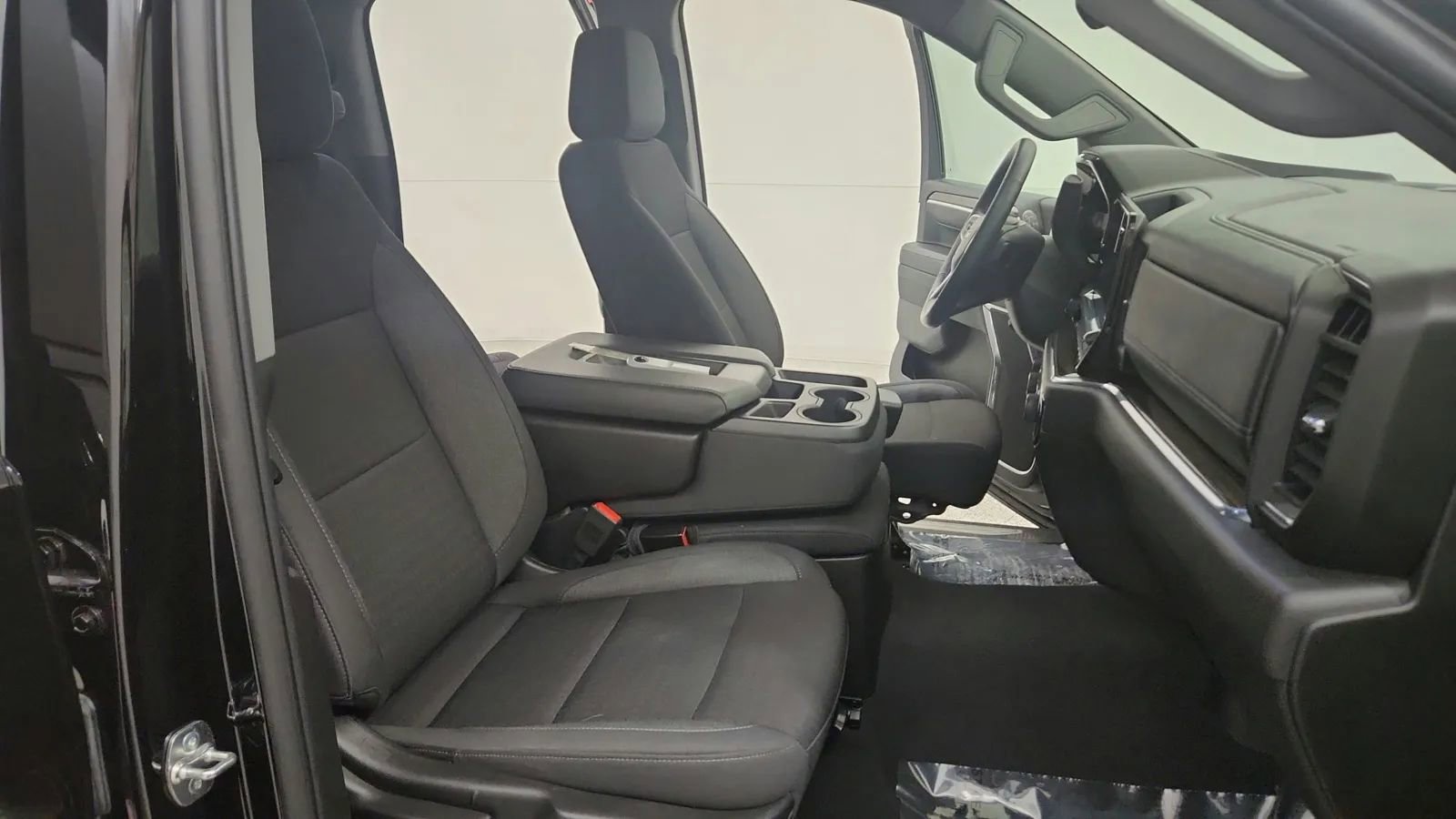 Used 2025 Chevrolet Silverado 1500 LT image 36