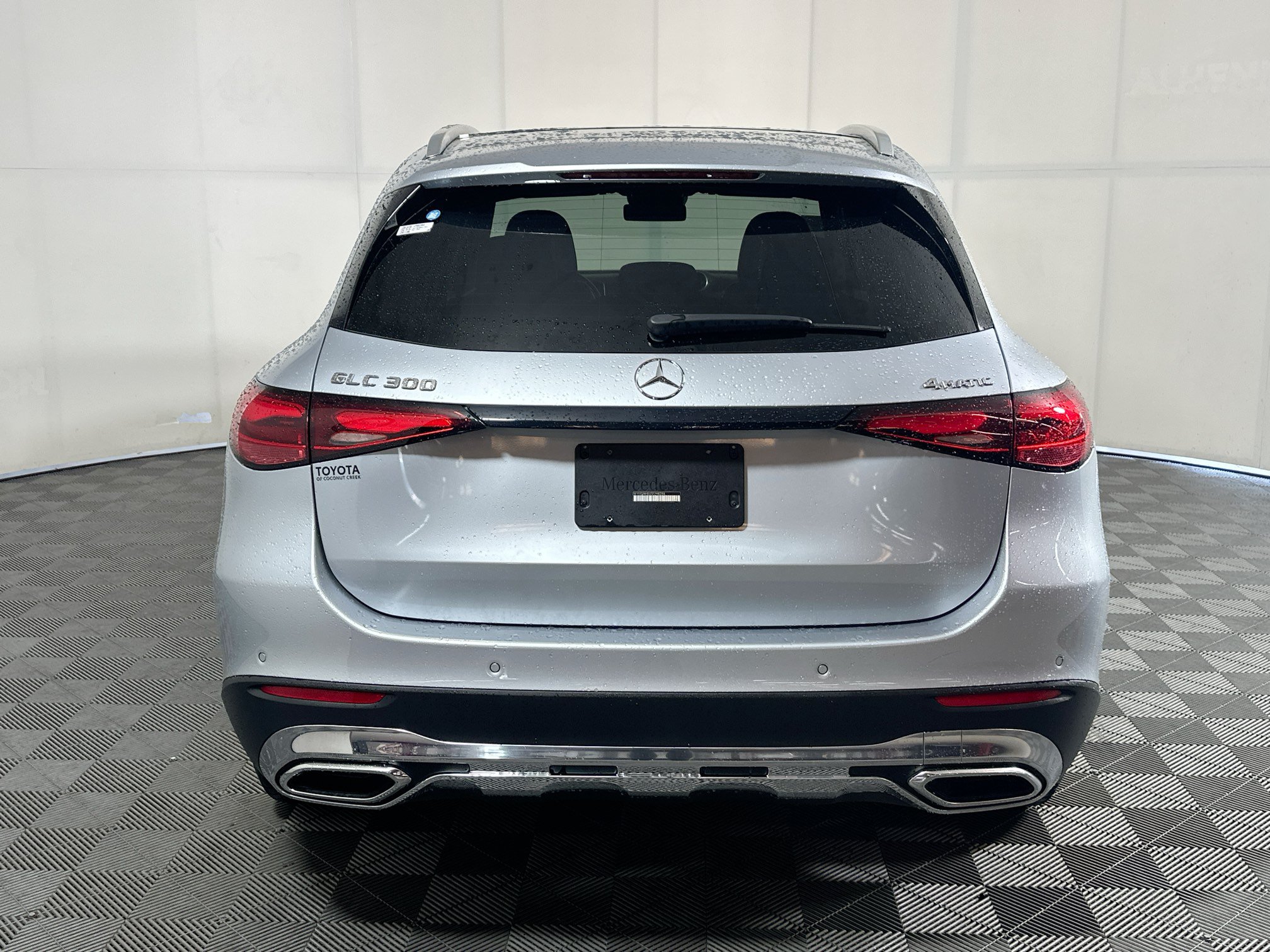 Used 2025 Mercedes-Benz GLC 300 4MATIC image 4