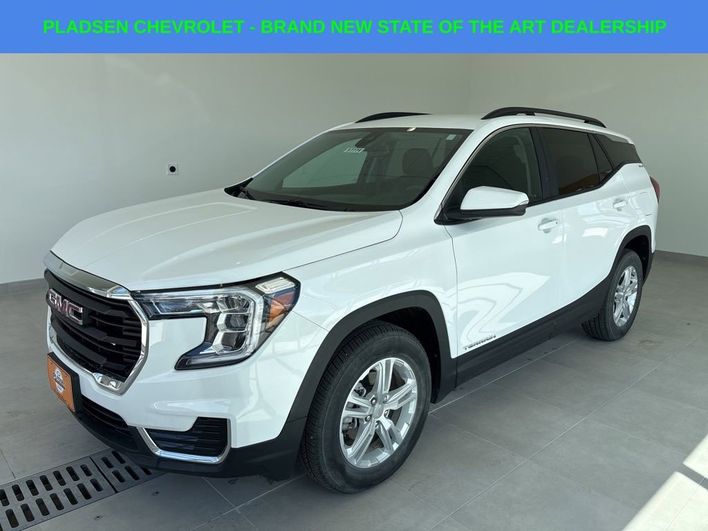 Used 2024 GMC Terrain SLE w/ Driver Convenience Package image 1