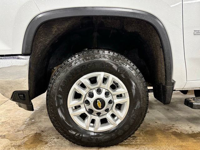 Used 2024 Chevrolet Silverado 2500 LT AWD/4WD image 9
