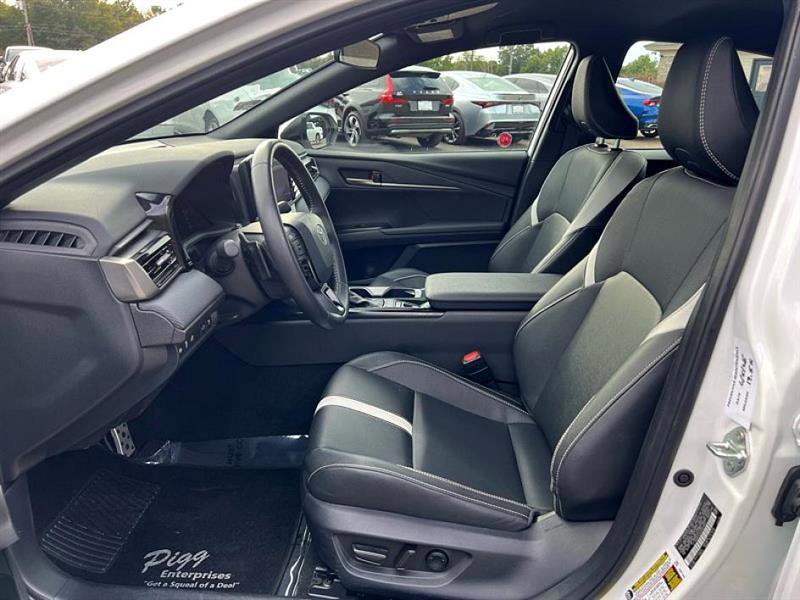 Used 2025 Toyota Camry SE image 11