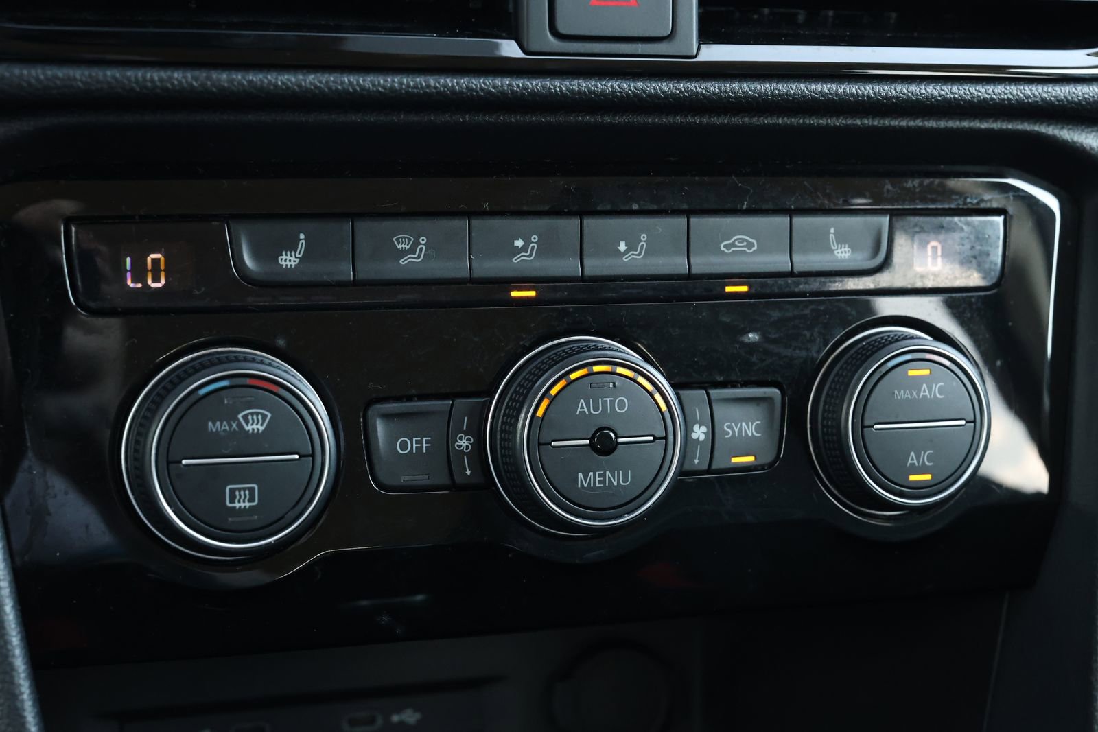 Used 2024 Volkswagen Taos SE image 23