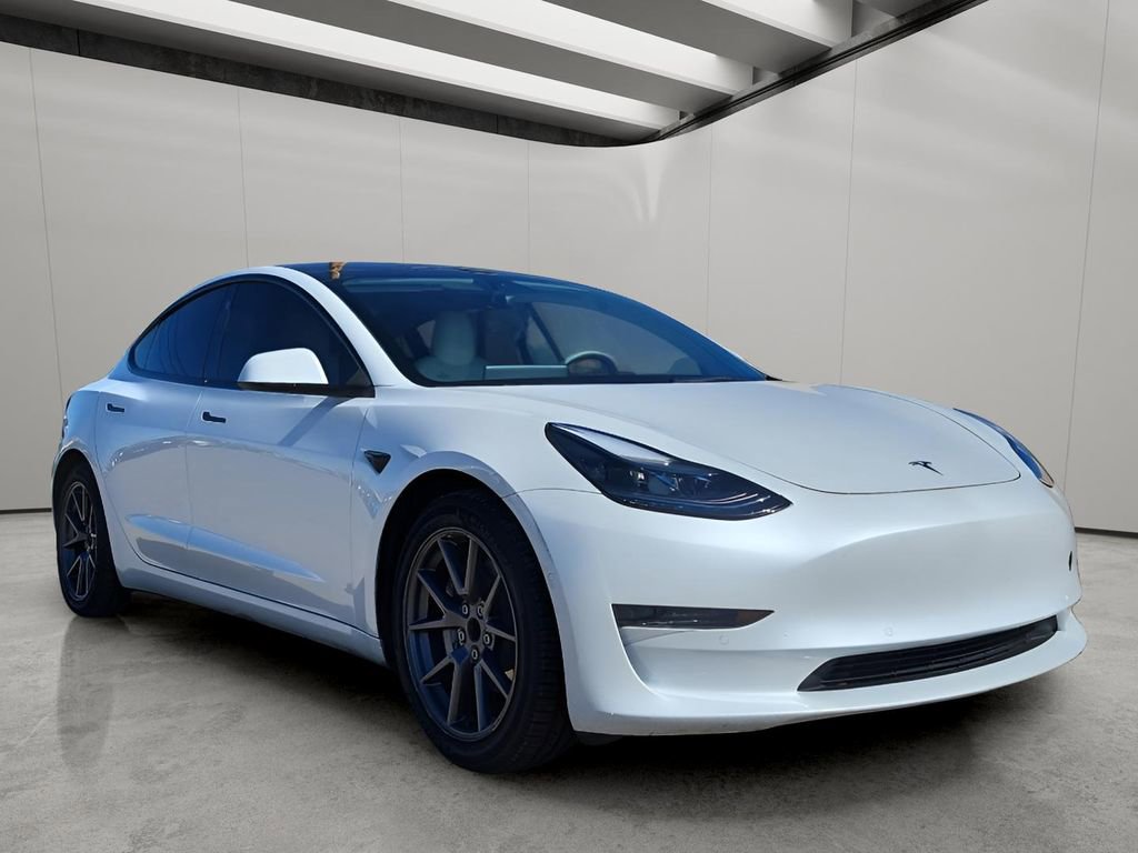 Used 2022 Tesla Model 3 Standard Range image 8