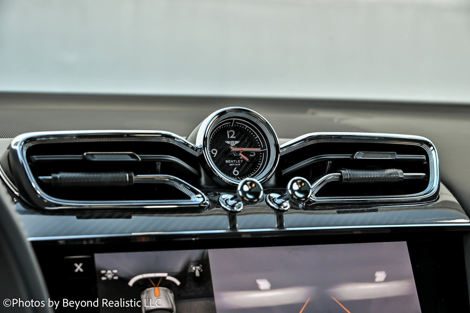 Used 2024 Bentley Bentayga image 46