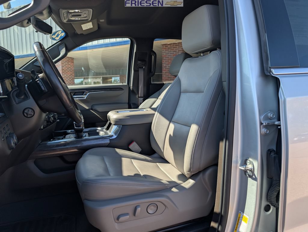 Used 2022 Chevrolet Silverado 1500 LTZ w/ Technology Package AWD/4WD image 12