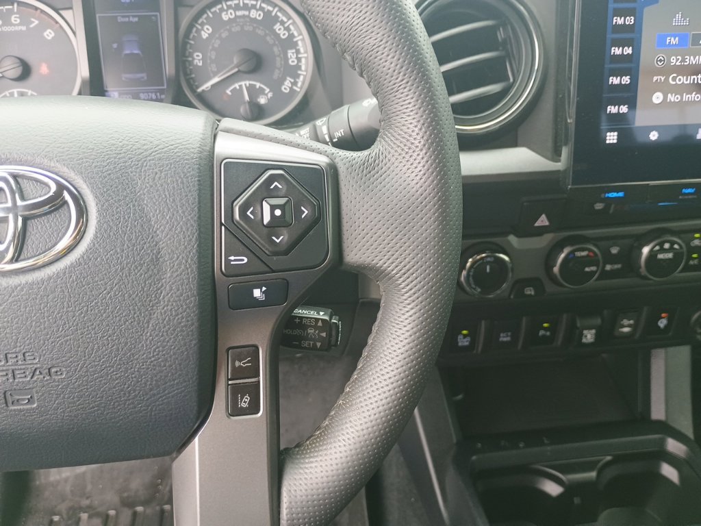 Used 2019 Toyota Tacoma TRD Sport w/ TRD Premium Sport Package AWD/4WD image 27