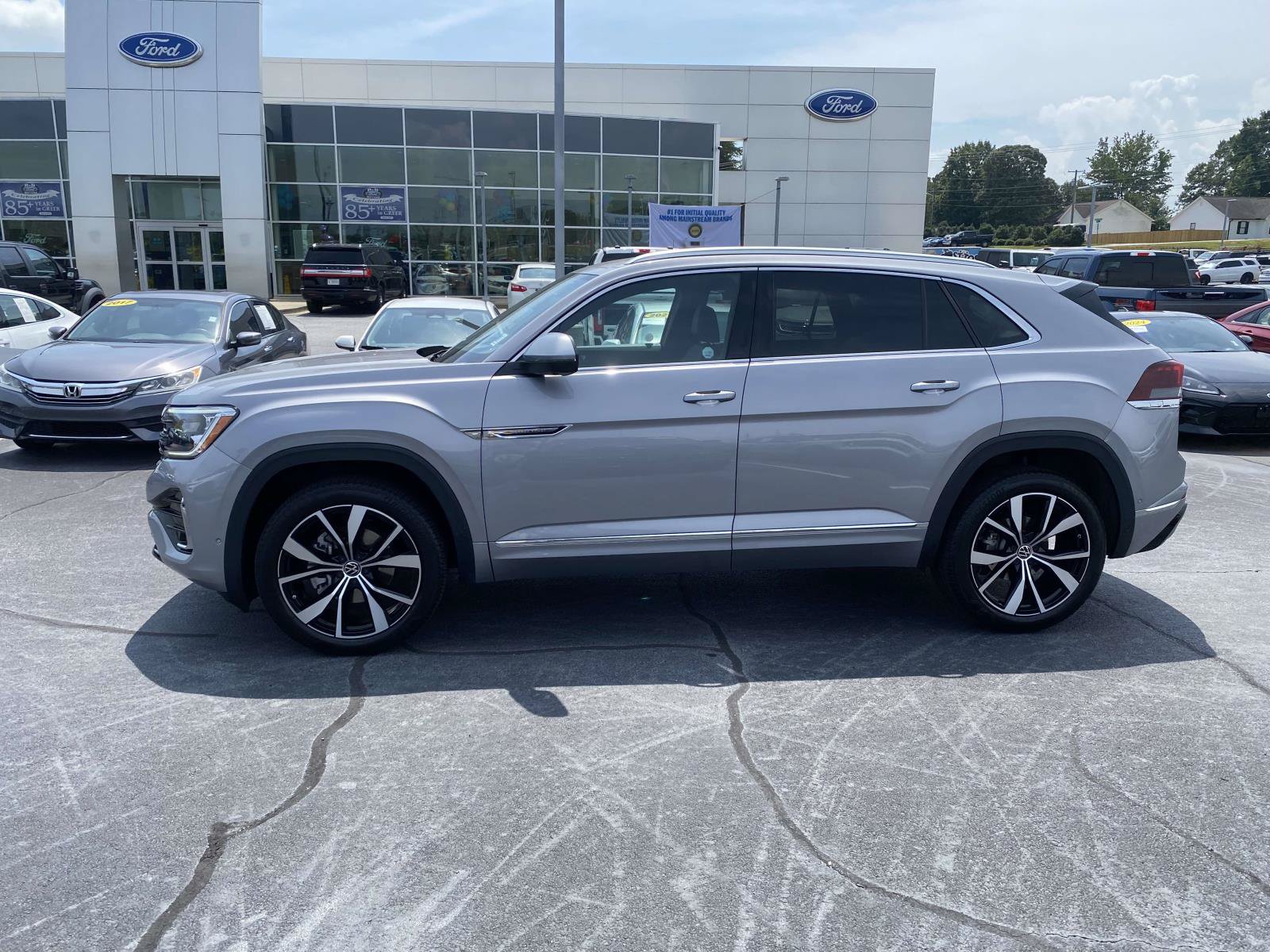 Used 2024 Volkswagen Atlas Cross Sport SEL Premium R-Line AWD/4WD image 4