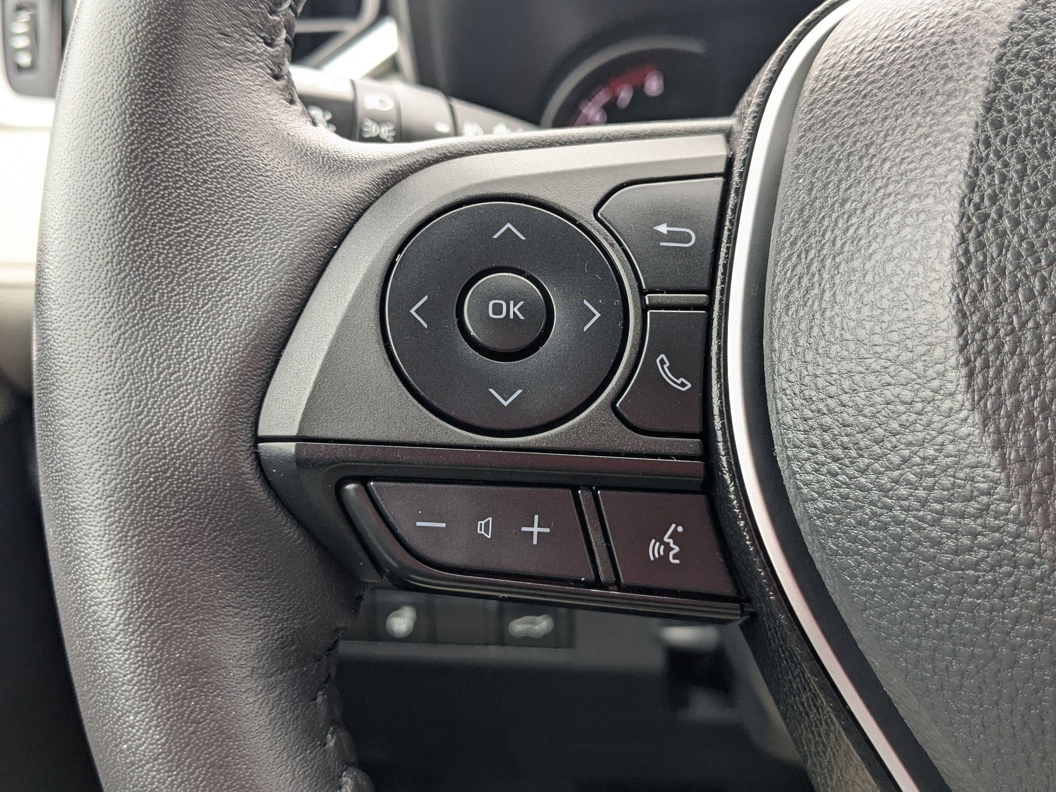 Used 2023 Toyota RAV4 XLE Premium image 17