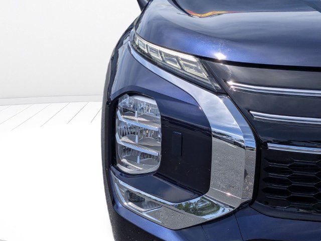 Used 2025 Mitsubishi Outlander SEL AWD/4WD image 9