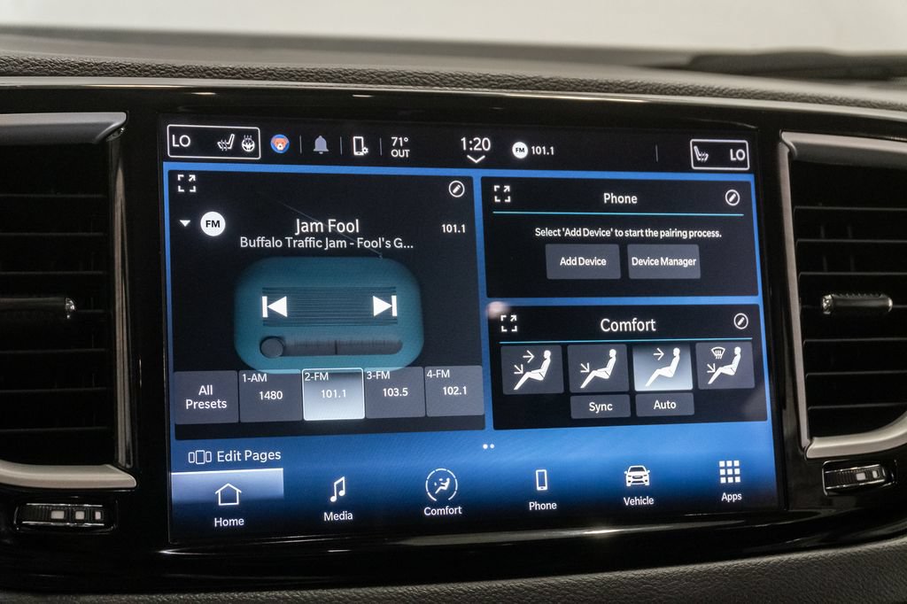 Used 2023 Chrysler Pacifica Touring-L FWD image 16