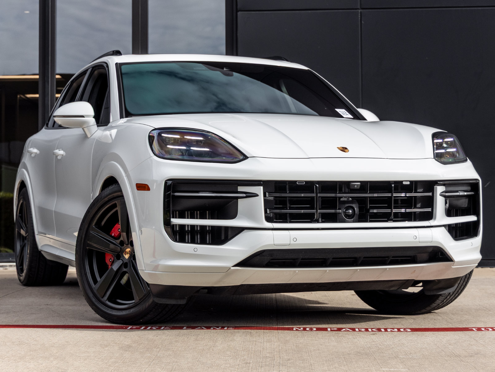Certified 2025 Porsche Cayenne GTS AWD/4WD image 6