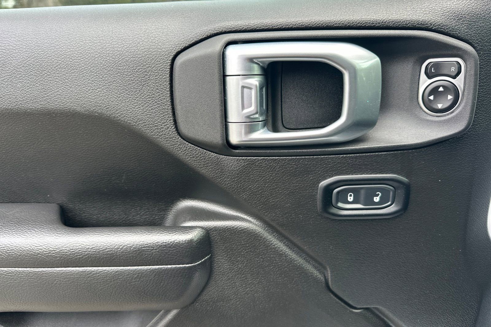 Used 2025 Jeep Gladiator Sport AWD/4WD image 10